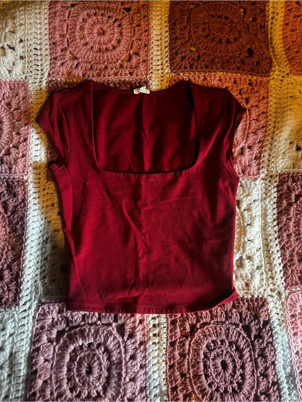 Garage Short Sleeve Square Neck Crop Top in Burgundy